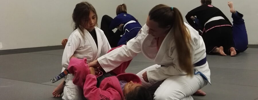 ¡Vea este vídeo y averigüe por que su hijo debería aprender Jiu Jitsu!